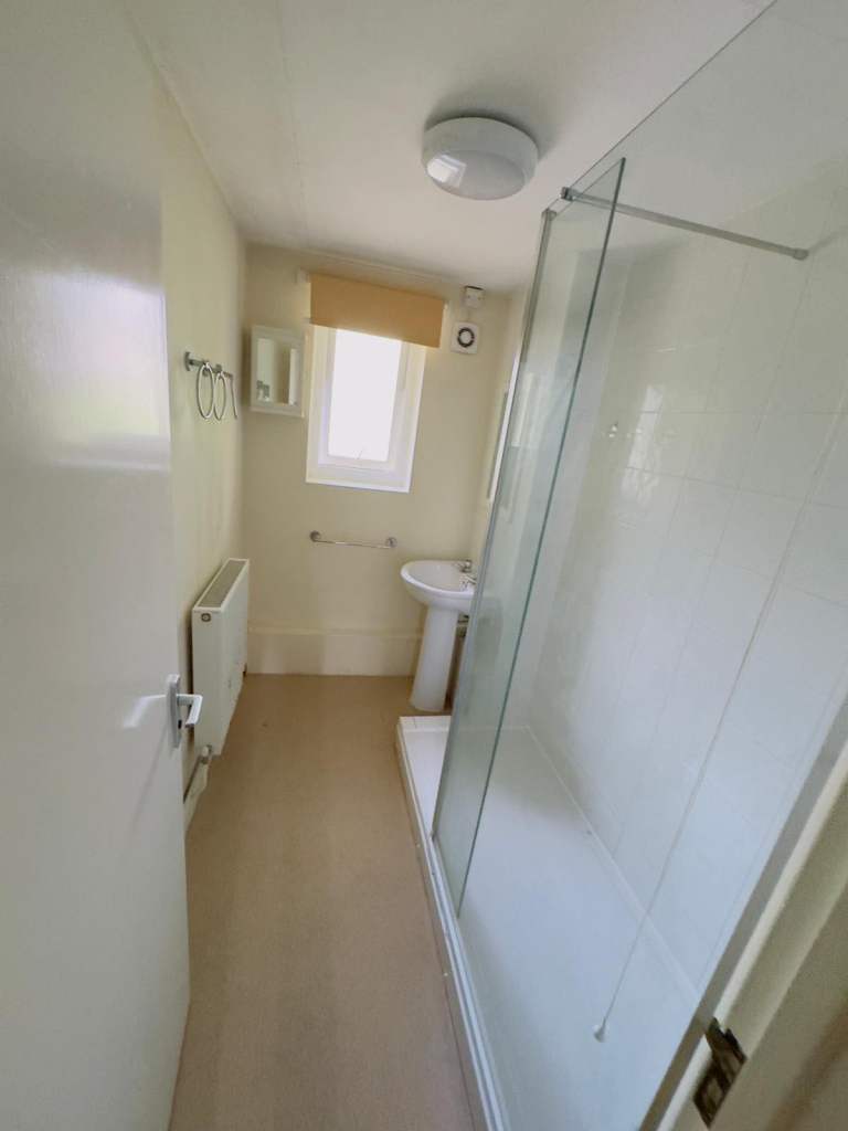 Double room - £450 All Bills Included. Without 400