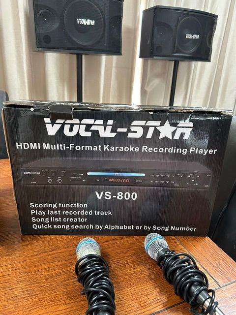 Vocal-Star karaoke player with cordless microphones and speakers with stands – Good Condition