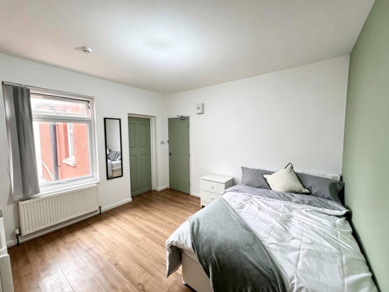 **BRAND NEW!**Luxury Ensuite Studio Room**ALL BILLS INCLUDED (£100 extra)**