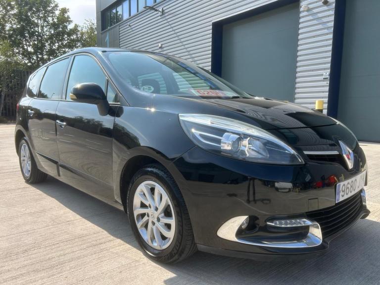 Renault Scenic 1.5 DCi DYNAMIC NAV 7 SEATER 5DR SPANISH REG LHD MPV Diesel Manual