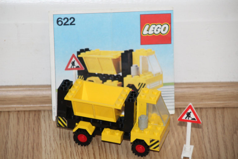 3 Classic Lego Town sets: 622 Tipper Truck * 642 Tow Truck and Car * 646 Auto Service Truck