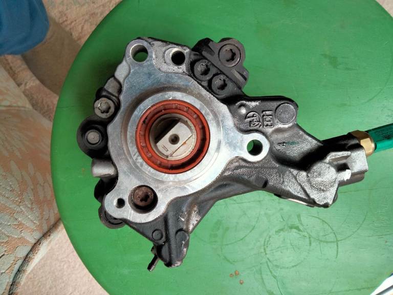Description High-pressure fuel pump Citroen Peugot 2.0 HDi DELPHI 9424a110a 