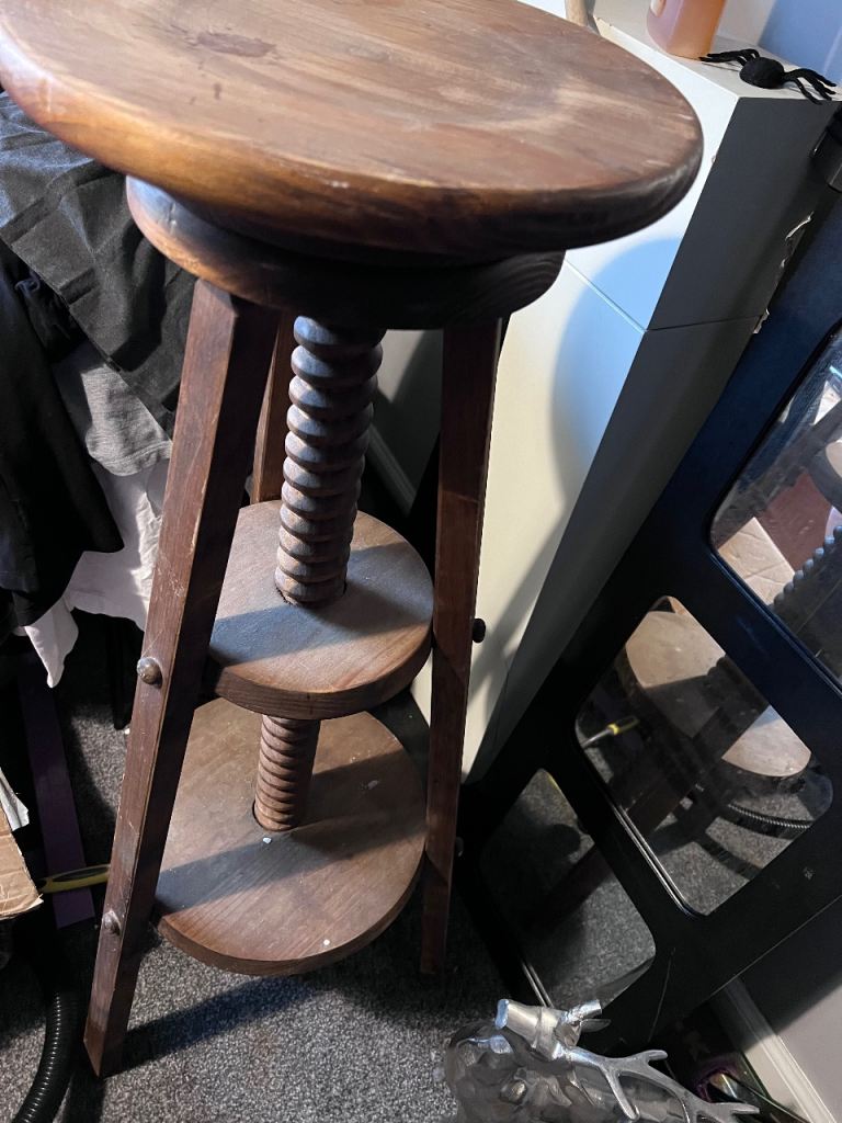 Large twirling stool/table 