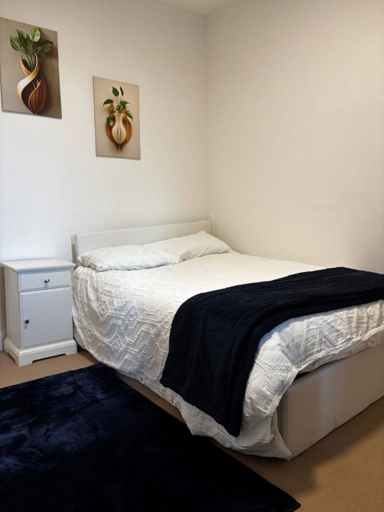 One bedroom furnished in shared kitchen 