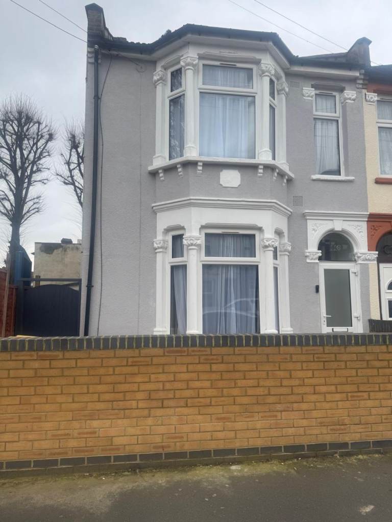 Bright & Newly Refurbished 4-Bed Family Home | 2 Mins to Upton Park Station
