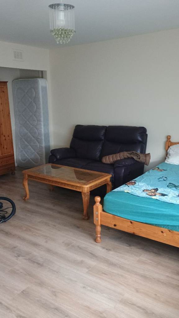 Room let G33