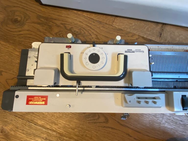 Empisal Knitmaster 600 knitting machine