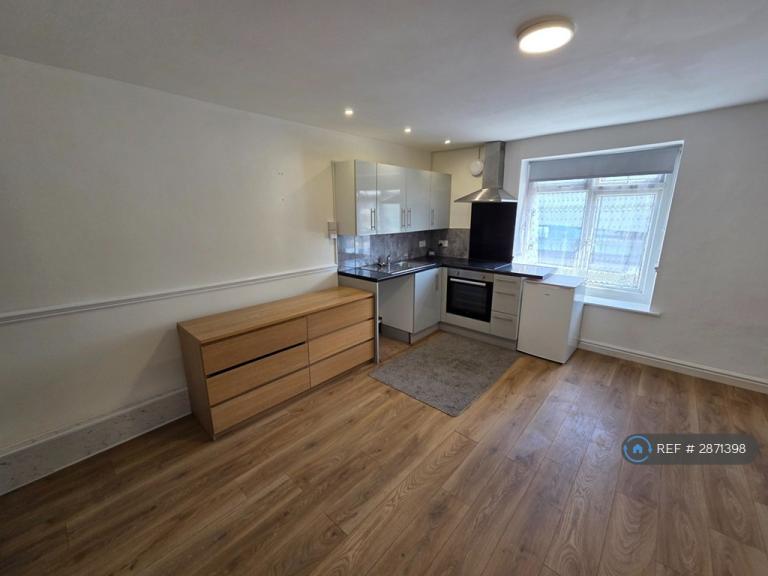Studio flat in Kirkgate, Wakefield, WF1 (#2871398)