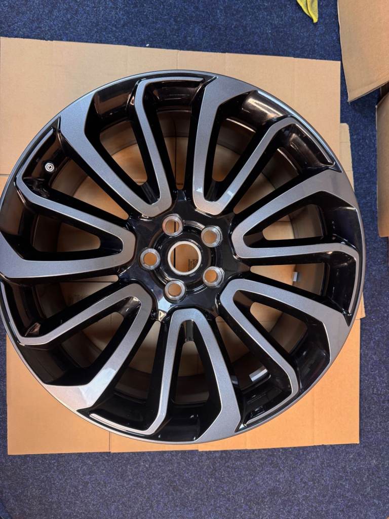Genuine Range Rover L405 22” Stealth Turbine Alloy Wheel CK5M-1007 2 Tone Dark Grey and Black
