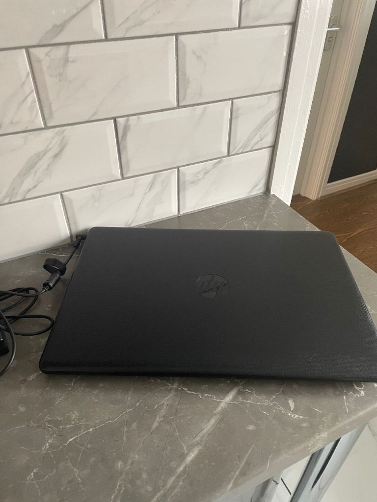 17 inch HP LAPTOP MATT BLACK LIKE NEW