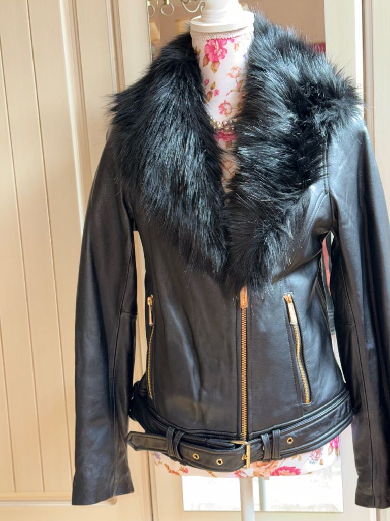 MICHAEL KORS. (Small) NEW Real Leather Ladies Biker Jacket (removable fur collar)