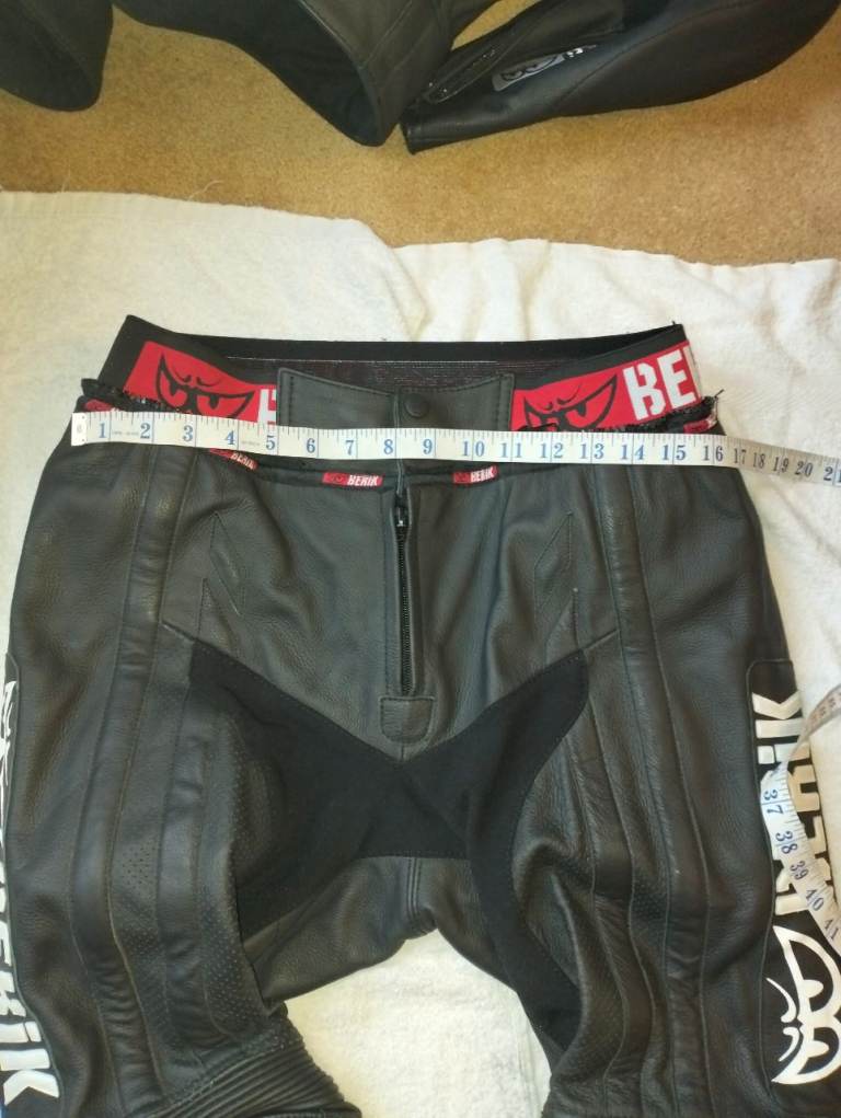 Berik Ls2-8323 2pc Leather Mens Motorcycle Suit Size Medium 32" Waist 42" Chest