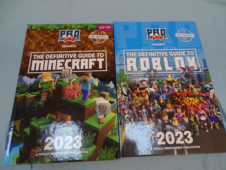 2 annuals Definitive guide to Minecraft 2023 & Definitive guide to Roblox 2023
