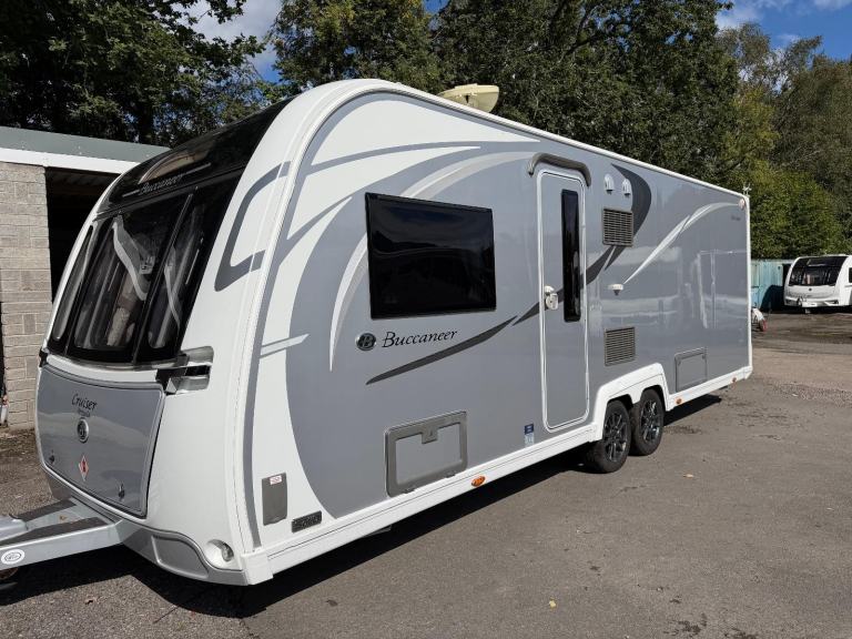 ⭐️ 2018/19 BUCCANEER CRUISER ⭐️ 4 BERTH TWIN AXLE FIXED ISLAND BED ⭐️