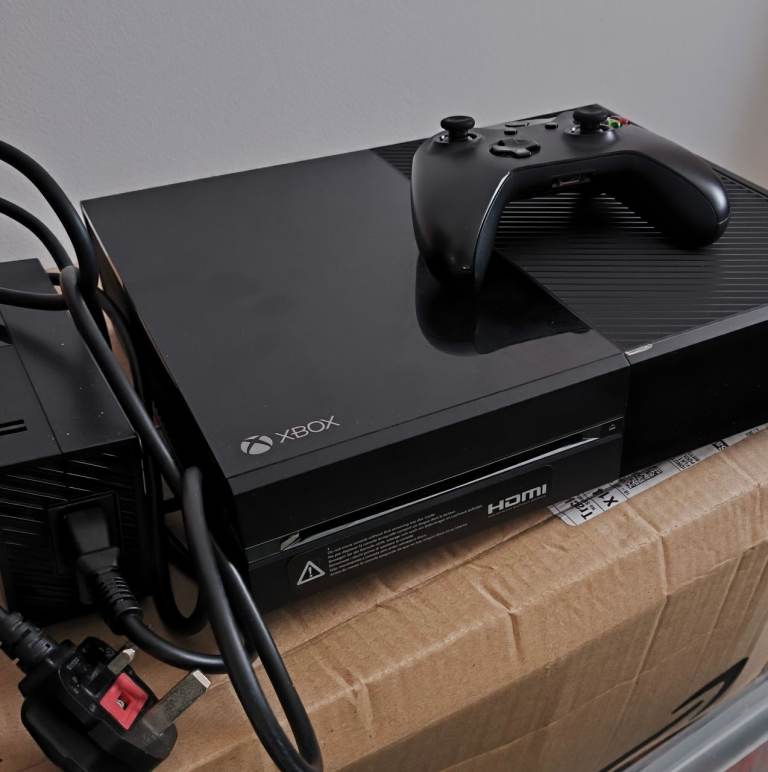 Xbox one+ controller + Far Cry 4+good condition 