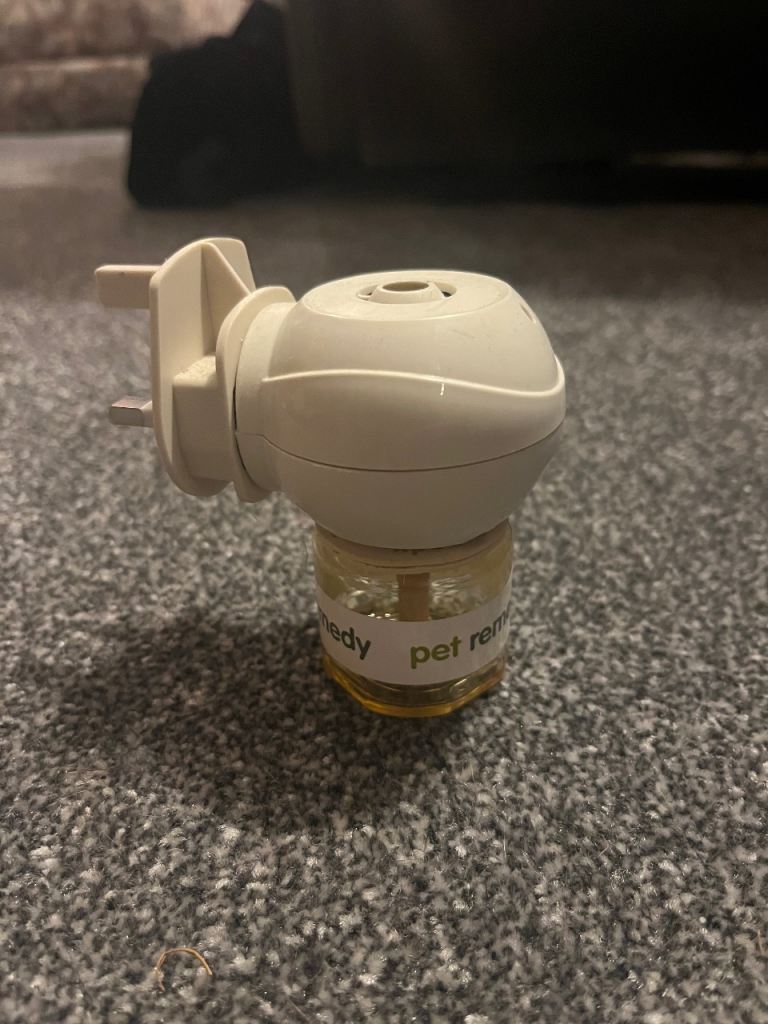 Pet remedy plug in diffuser