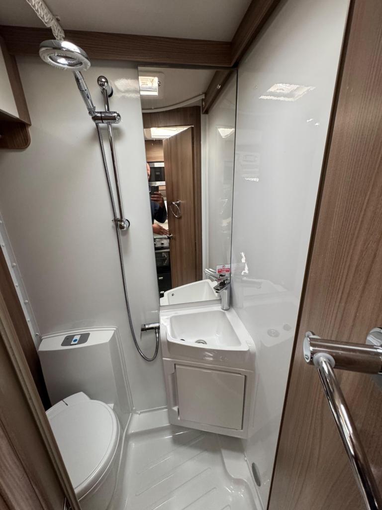 SWIFT ESCAPE 695 - 2017