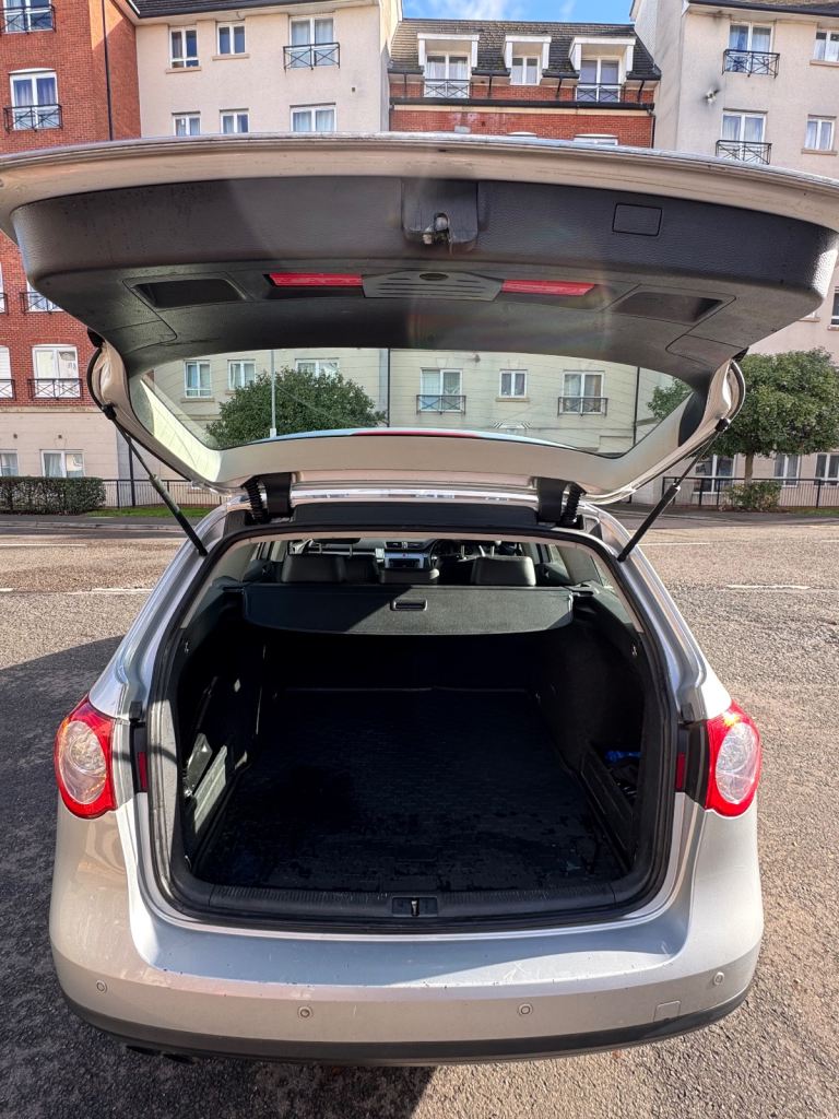 Volkswagen, PASSAT, Estate, 2010, Semi-Auto, 1968 (cc),5 doors - Image 9