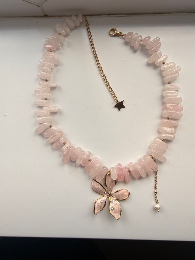 Lovely Rose Quartz Choker Necklace with Flower Pendant