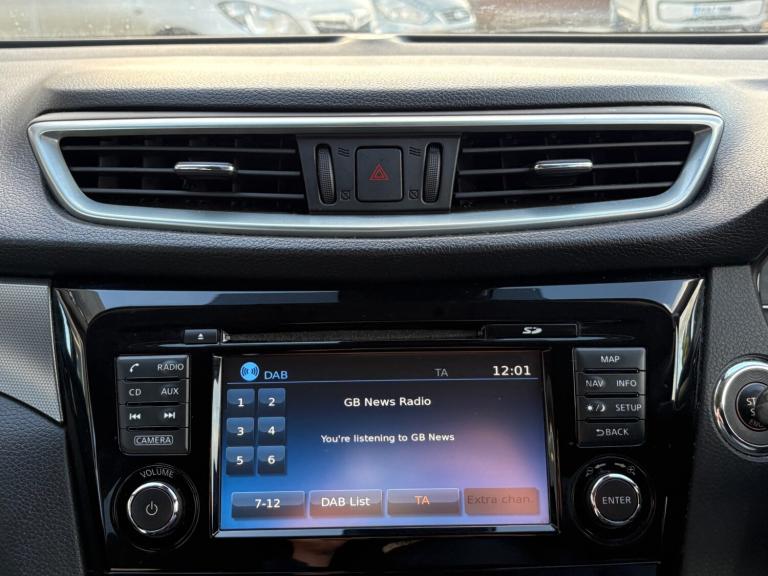 2018 Nissan Qashqai 1.5 dCi N-Connecta 5dr ++ PANROOF / NAV / CAMERA / ULEZ / 7 SERVICES ++ HATCH...