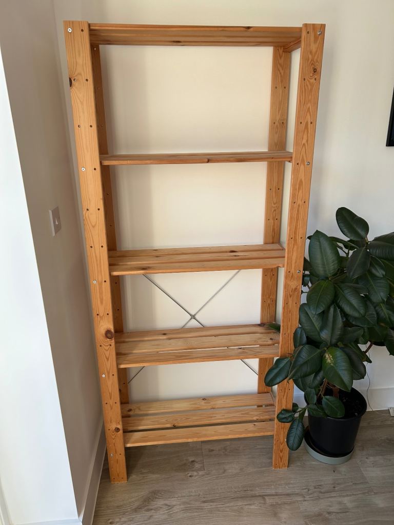 Stand-alone wooden shelves