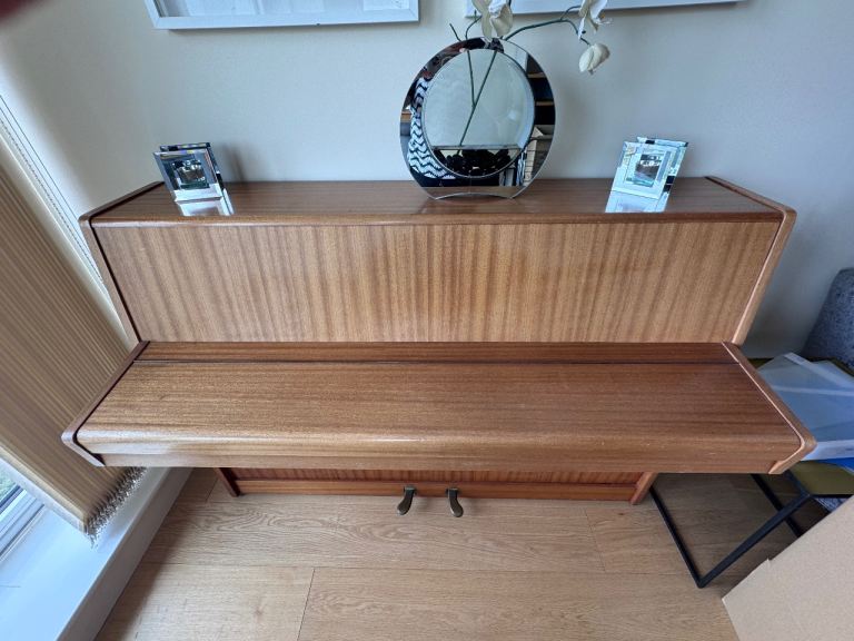 Fuchs & Möhr Upright Piano – Good Condition
