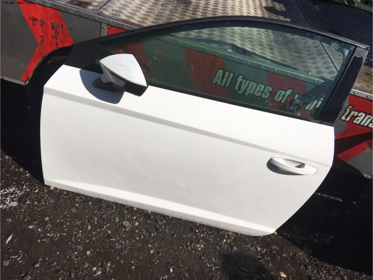 2015 seat leon 3 Door  Passengerside front door white Colourcode L9ba