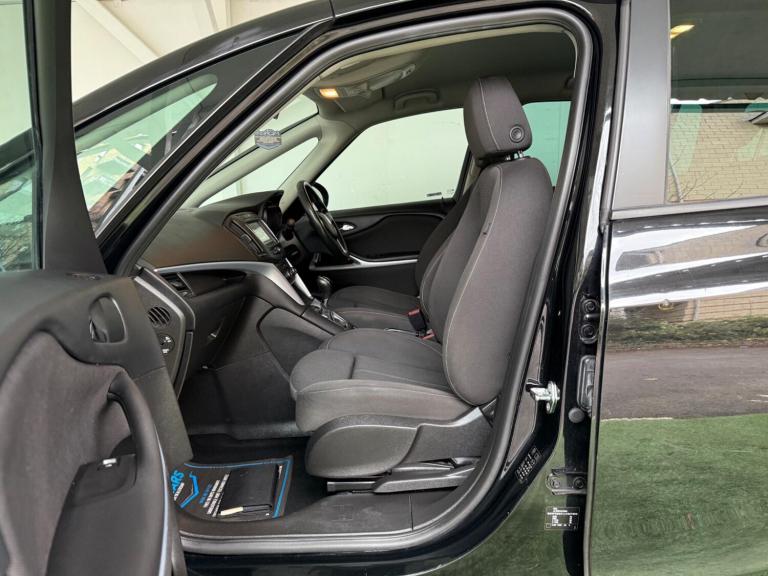 2017 Vauxhall Zafira 1.4T SRi Nav 5dr Auto MPV PETROL Automatic