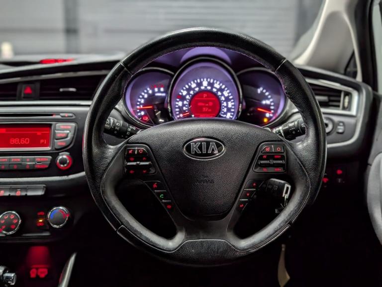 2015 Kia Ceed 1.6 CRDi 2 Hatchback 5dr Diesel DCT Euro 6 (s/s) (134 bhp) HATCHBACK Diesel Automatic