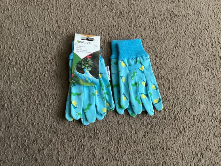 Two new pairs of childrens gardening gloves age 4-7 years