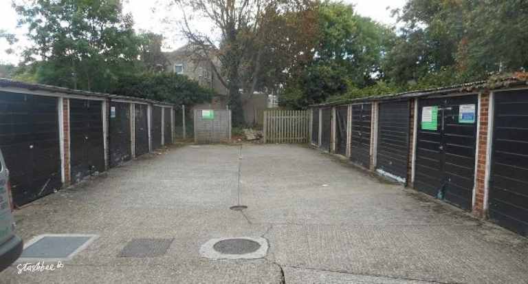 Garage to rent in London (N14) | Stashbee