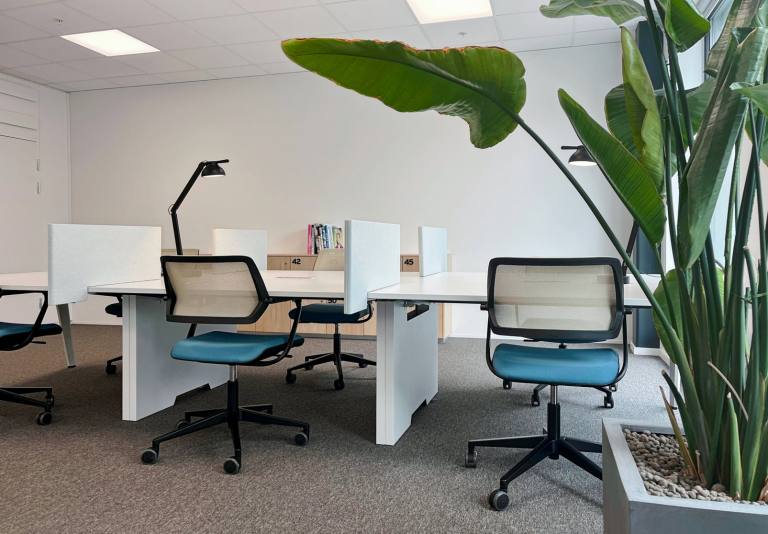 Birkenhead - CH41 1AL \ Flexible Office Rental with Capacity for 15 Desks