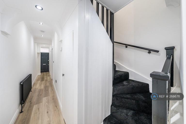 2 bedroom house in Fountain Road, London, SW17 (2 bed) (#2666711)