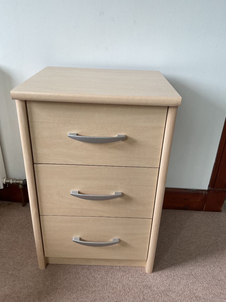 Chest of drawers 