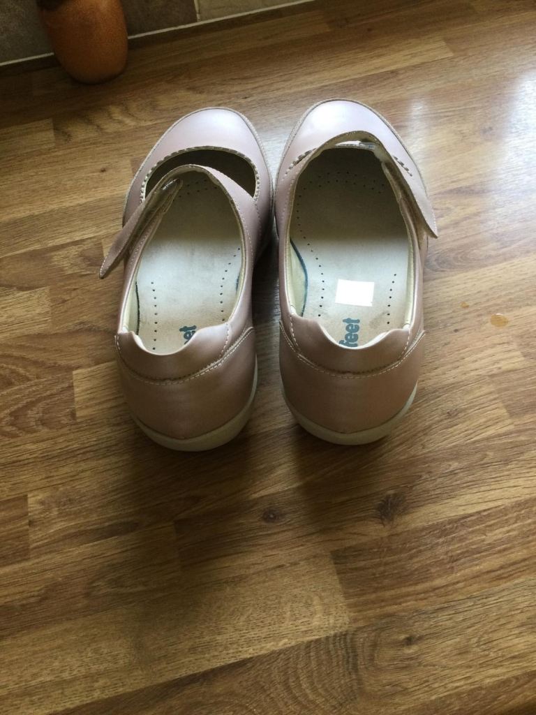 Ladies shoes from COSYFEET —-Size 6