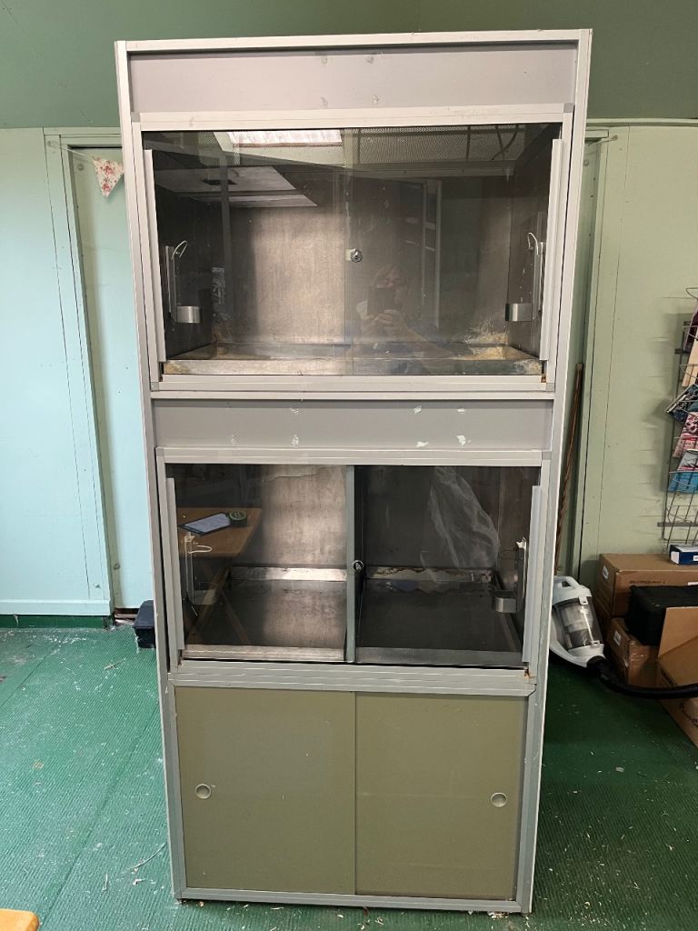 Enclosure for small animals/reptiles