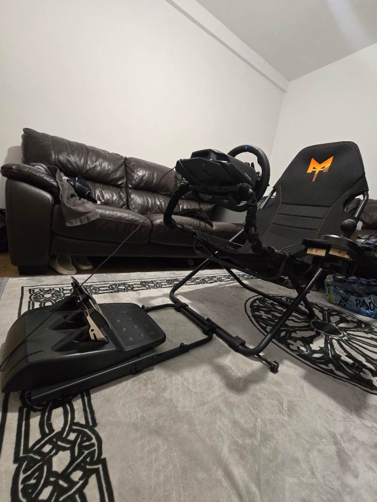 Logitech G923 Racing Wheel + Pedals + MAXX Tech Racing Seat & Stand