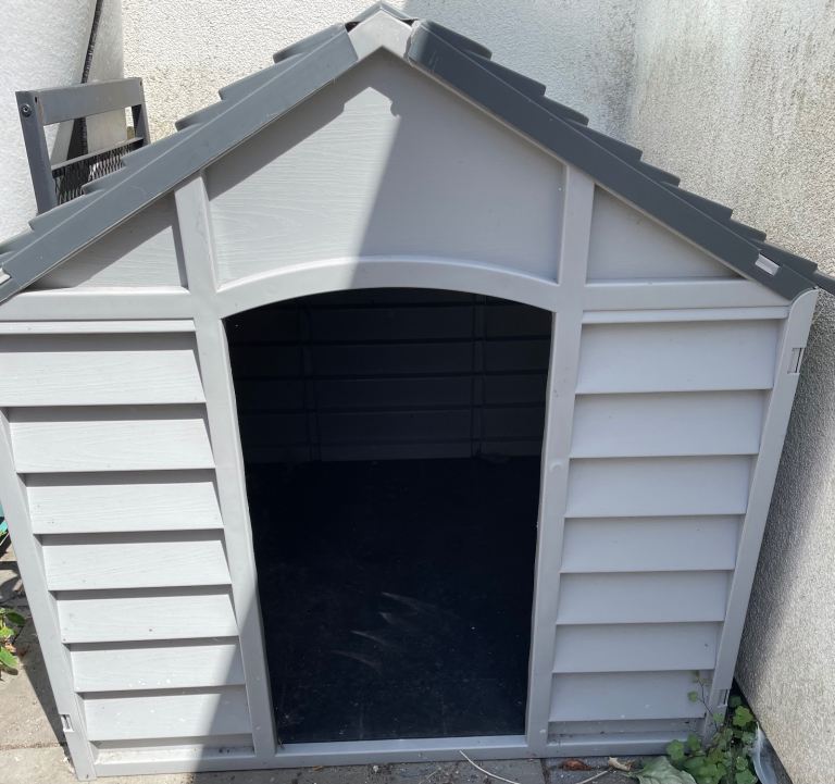 Outdoor dog kennel 