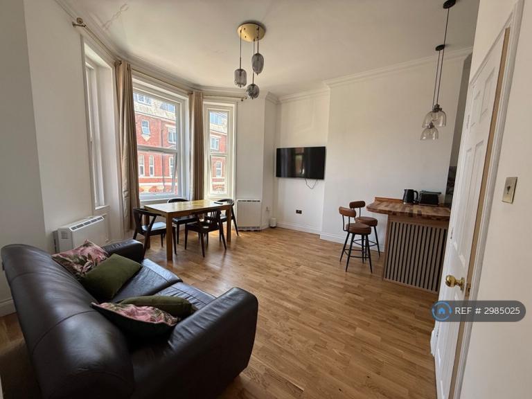 1 bedroom flat in West Cliff Studios, Bournemouth, BH2 (1 bed) (#2985025)