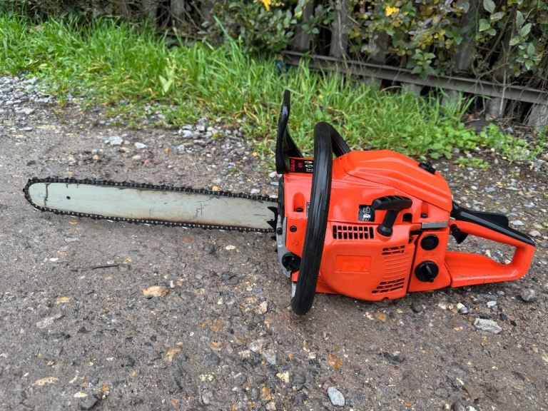 Petrol chainsaw good working order 
