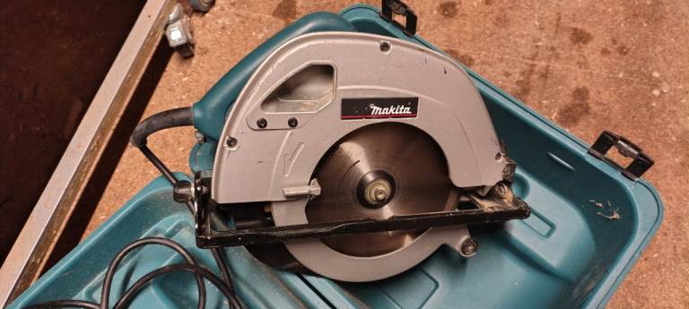 Makita 5704R