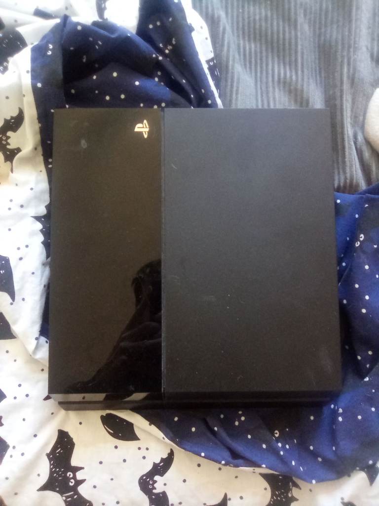 Sony PlayStation 4 Console – Black, Good Condition