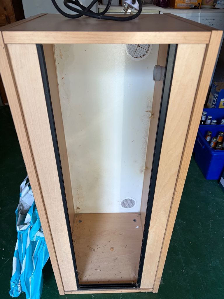 Vivarium/reptile house 3 feet