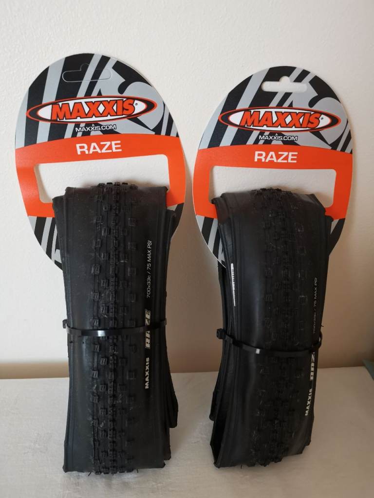 Set of 2 MAXXIS RAZE 700 x 33c Bike Folding Tyres