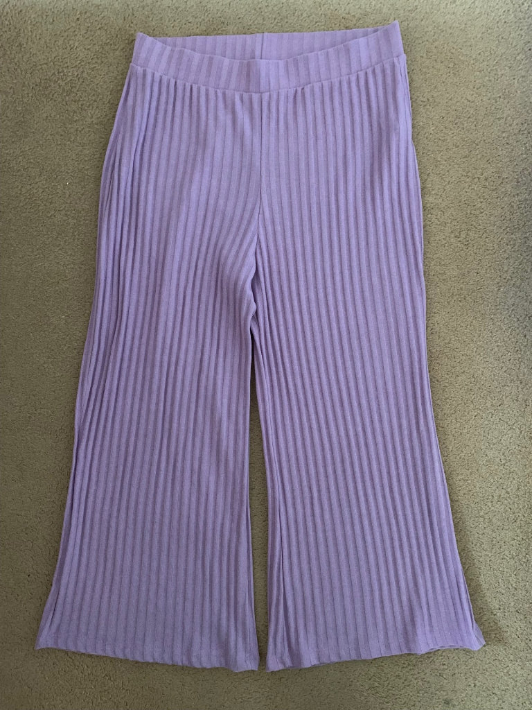 Stradivarius pleated effect culottes.  Elasticated waist.