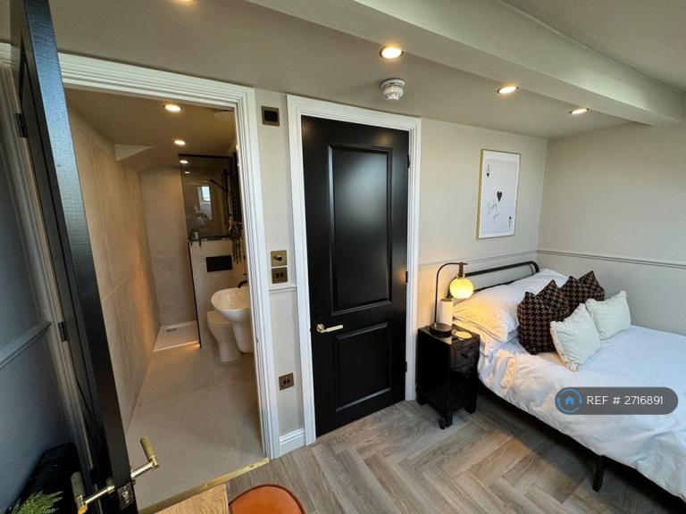 1 bedroom in Moorside Road, Swinton, Manchester, M27 (#2716891)