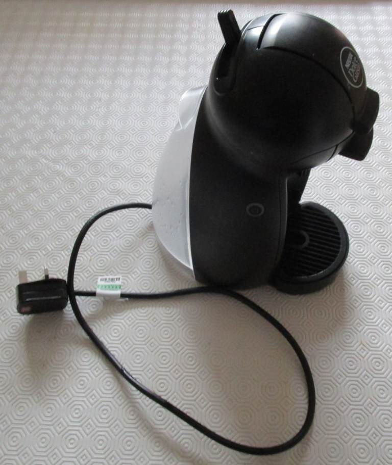 DOLCE GUSTO COFFEE MACHINE