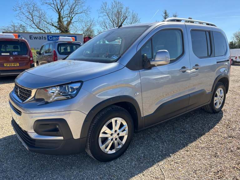 PEUGEOT RIFTER WHEELCHAIR ACCESSIBLE VEHICLE WAV WITH HOIST PASSENGER UP FRONT