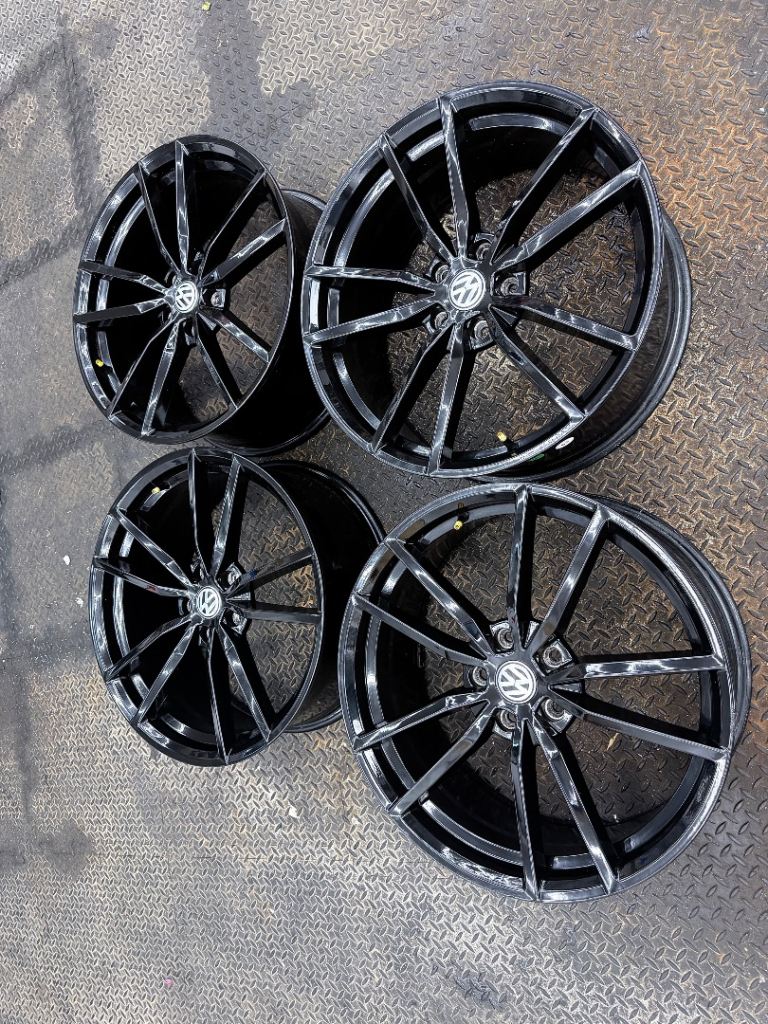 VW golf R wheels 19” 