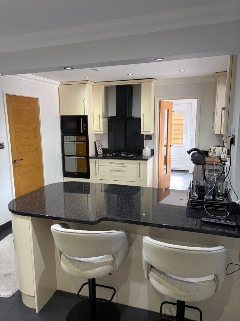 Cream Kitchen Units with Granite Worktops and Integrated Appliances